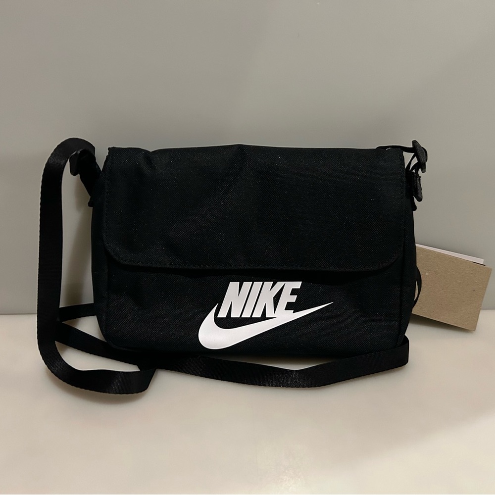New Nike 3L Black Crossbody Bag NWT